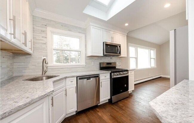 Building Photo - 750 Tanglewood Rd