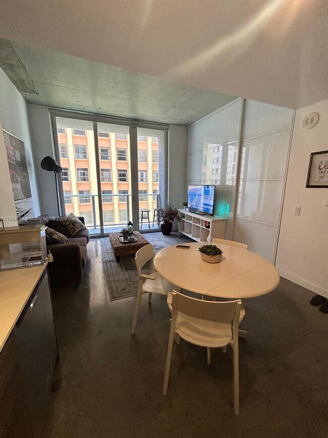 Building Photo - 151 SE 1st St