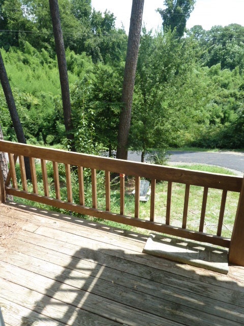 Building Photo - Large updated 4br 3.5ba duplex w/ parking ...