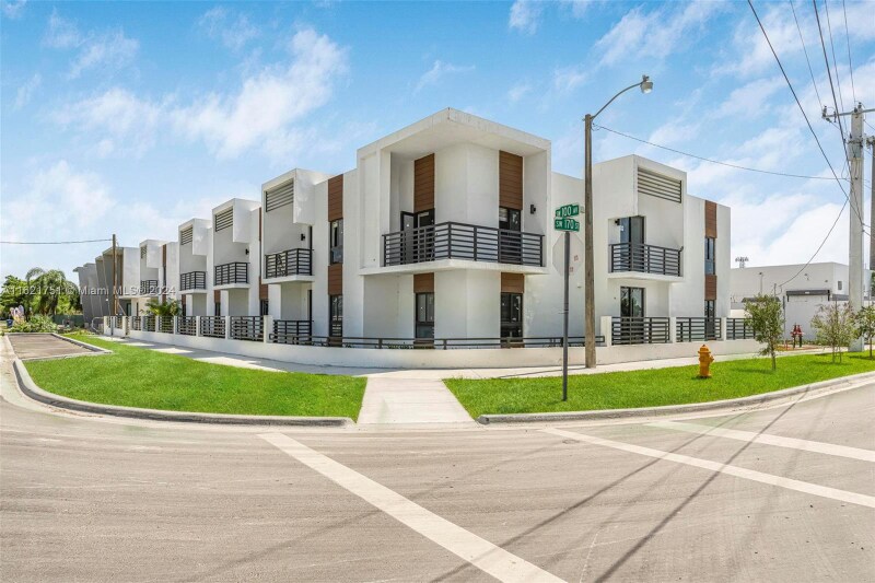 Primary Photo - 16955 SW 100th Ave
