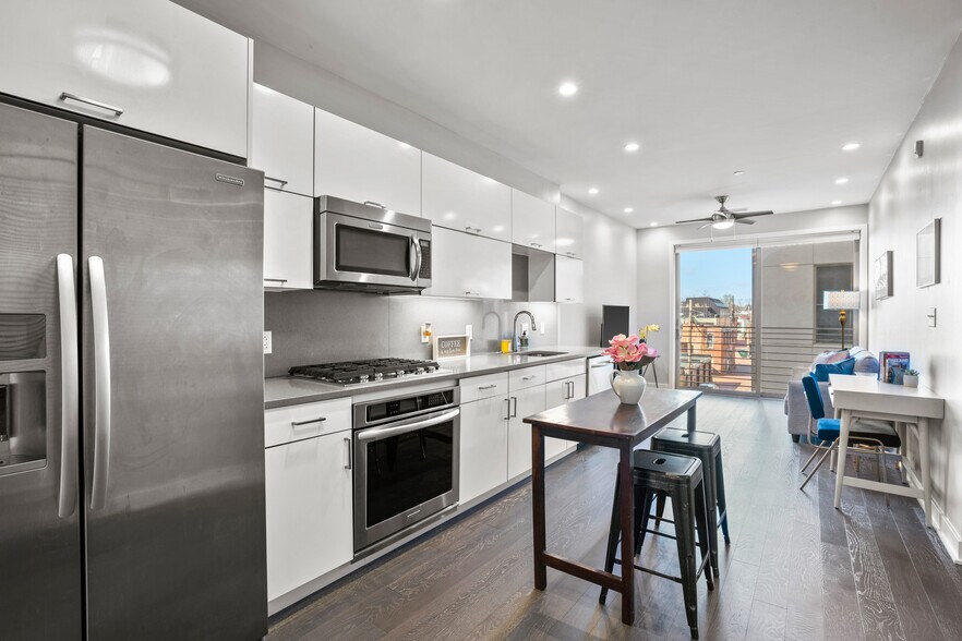 Building Photo - 1350 Maryland Ave NE