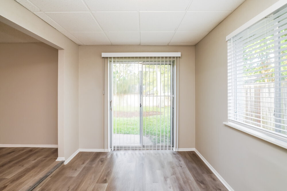 Building Photo - 1304 Sterling Oaks Dr