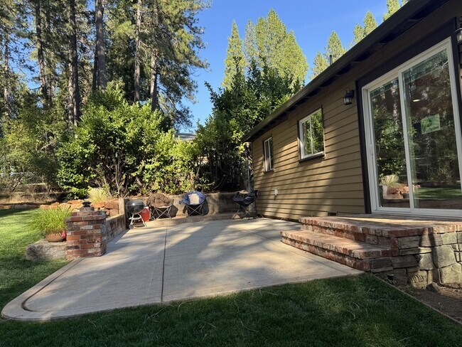 Building Photo - 10546 Silver Way