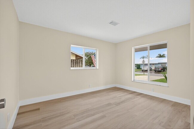Building Photo - 8776 SE Sandy Ln