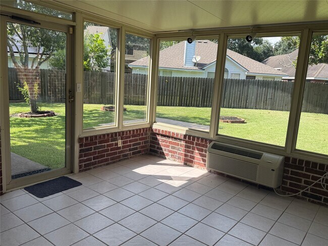 Building Photo - 11807 McKinney Falls Ct