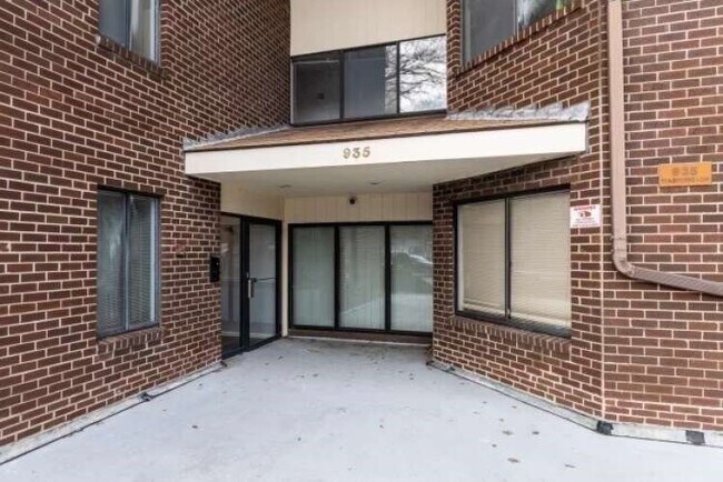 Building Photo - 935 Washington St