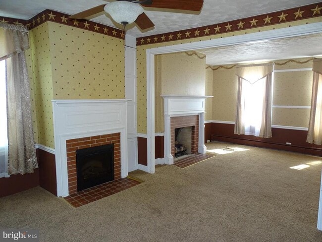 Building Photo - 1410 Gillan Dr