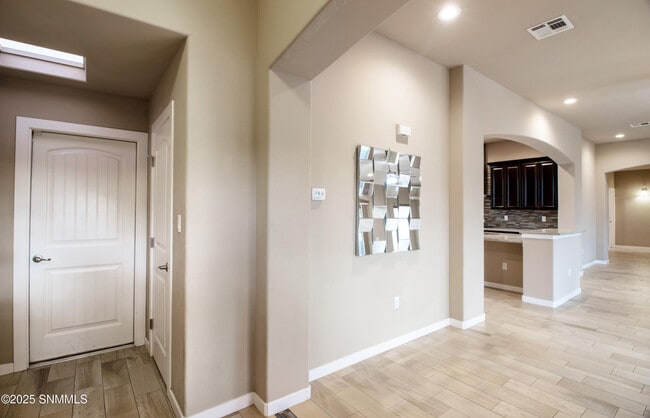 Building Photo - 1415 San Bonifacio