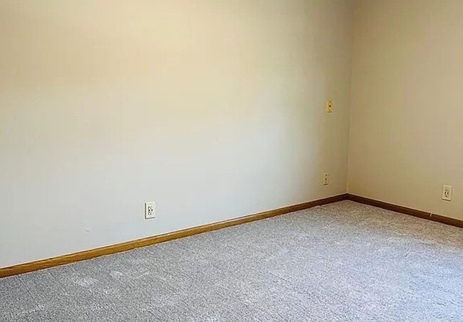 Building Photo - 13816 Y Cir