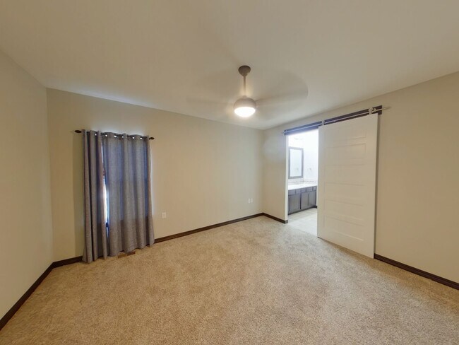 Building Photo - 1377 S Sierra Hls St