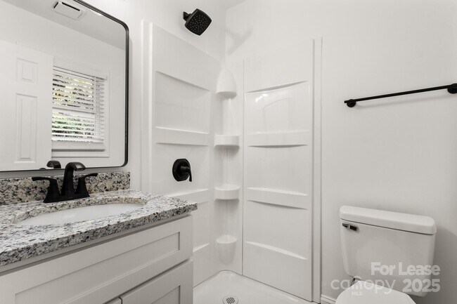 Building Photo - 815 Sharon Dr