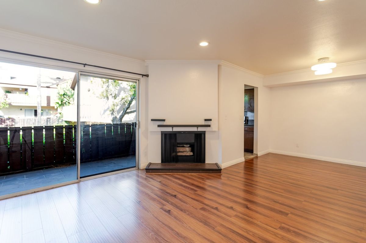 Building Photo - 14990 Victory Blvd