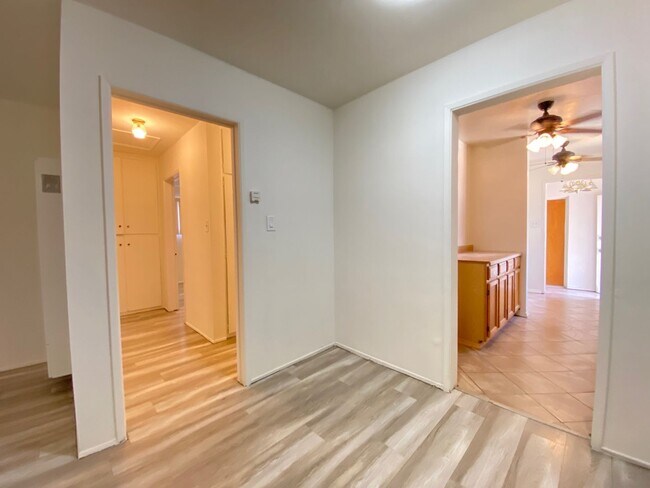 Building Photo - Cozy 3 Bedroom and 1 Bathroom in a good ar...