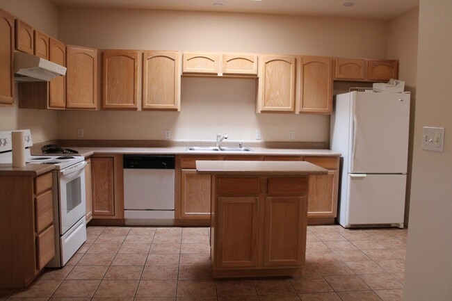 Building Photo - 3 Bedroom, 2 Bath Home for Rent