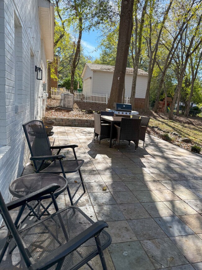 Building Photo - 7601 Bedfordshire Dr