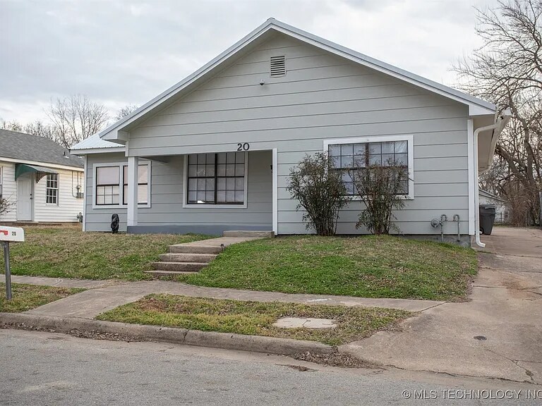 Primary Photo - 20 8th Ave NW