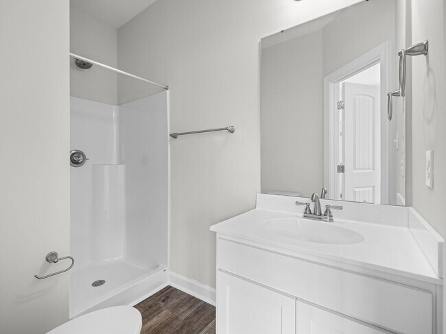 Building Photo - Towne Pointe Beauty!