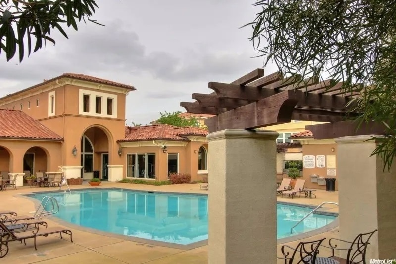 Pool - 4800 Westlake Pky