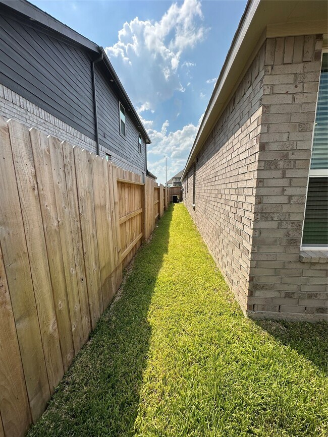 Building Photo - 6306 Orchid Bch Dr