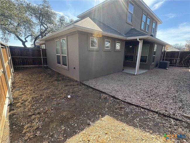 Building Photo - 611 Parkline Dr