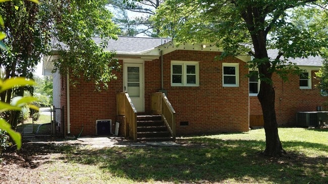 Building Photo - 705 N Grace Ave