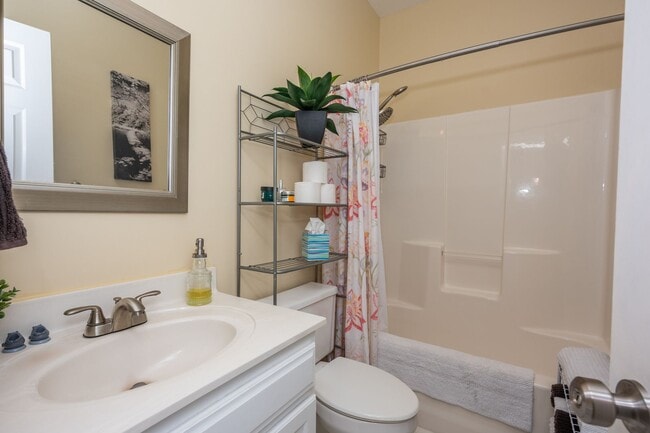 Building Photo - Immaculate Home In Gatling Point!