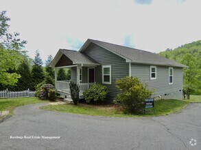 Building Photo - Modern Cottage in Fairview