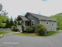 Building Photo - Modern Cottage in Fairview