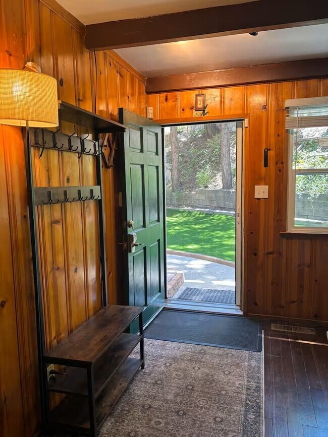 Building Photo - Vintage 5 bedroom Home with Three Car Garage