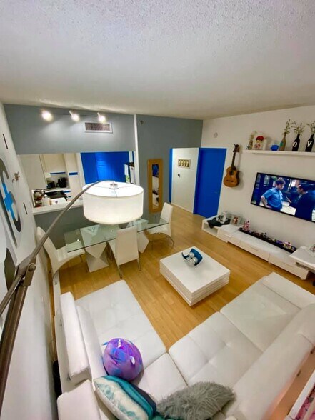 Building Photo - 540 Brickell Key Dr