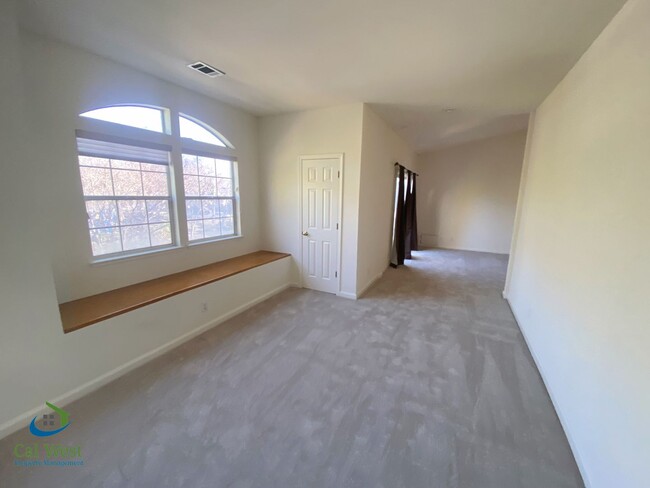 Building Photo - $6995-Amazing 4 Bed/3 Bath Home in Mtn. Vi...