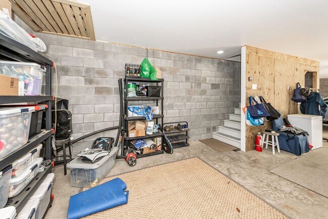 Building Photo - 3 Bedroom 3 Bath Single Family Home in Sab...