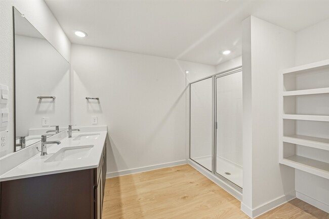 Building Photo - 4322 Camden Lakes St