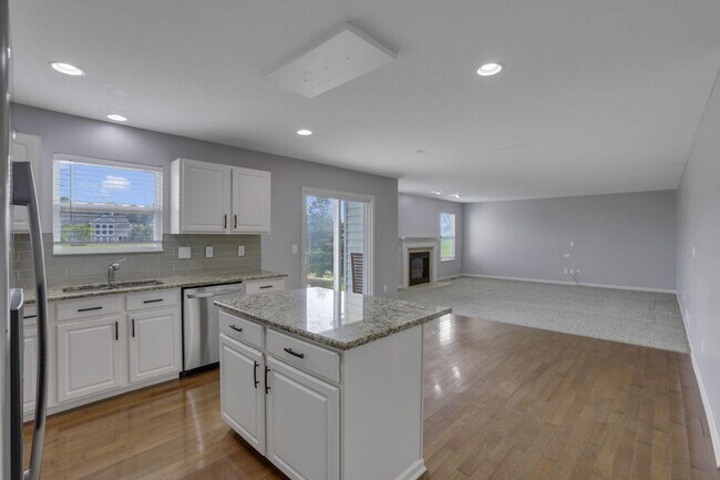 Building Photo - 1701 Marigold St