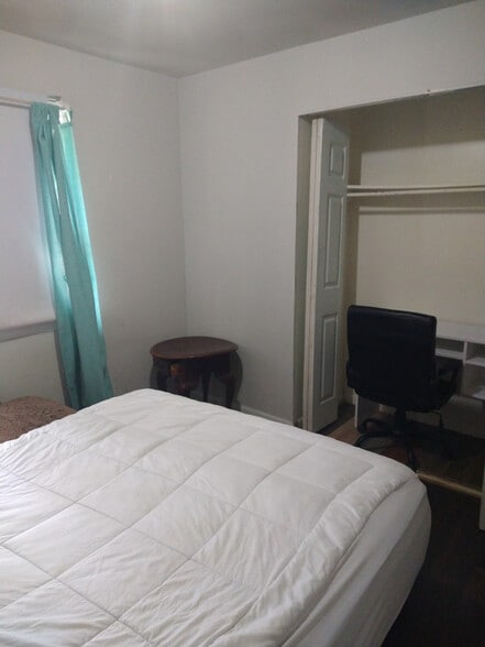 Building Photo - Room in House on Longleaf Dr