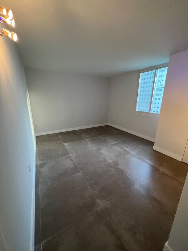 Building Photo - 850 N Miami Ave