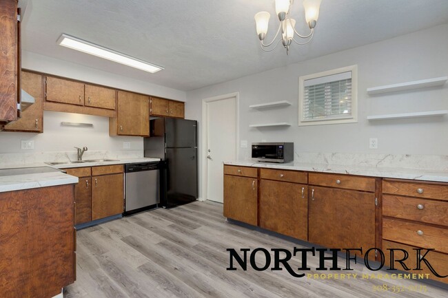 Building Photo - Spectacular Remodeled Nampa Home