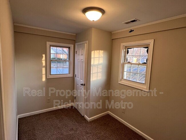 Building Photo - 4608 Eastover Ave