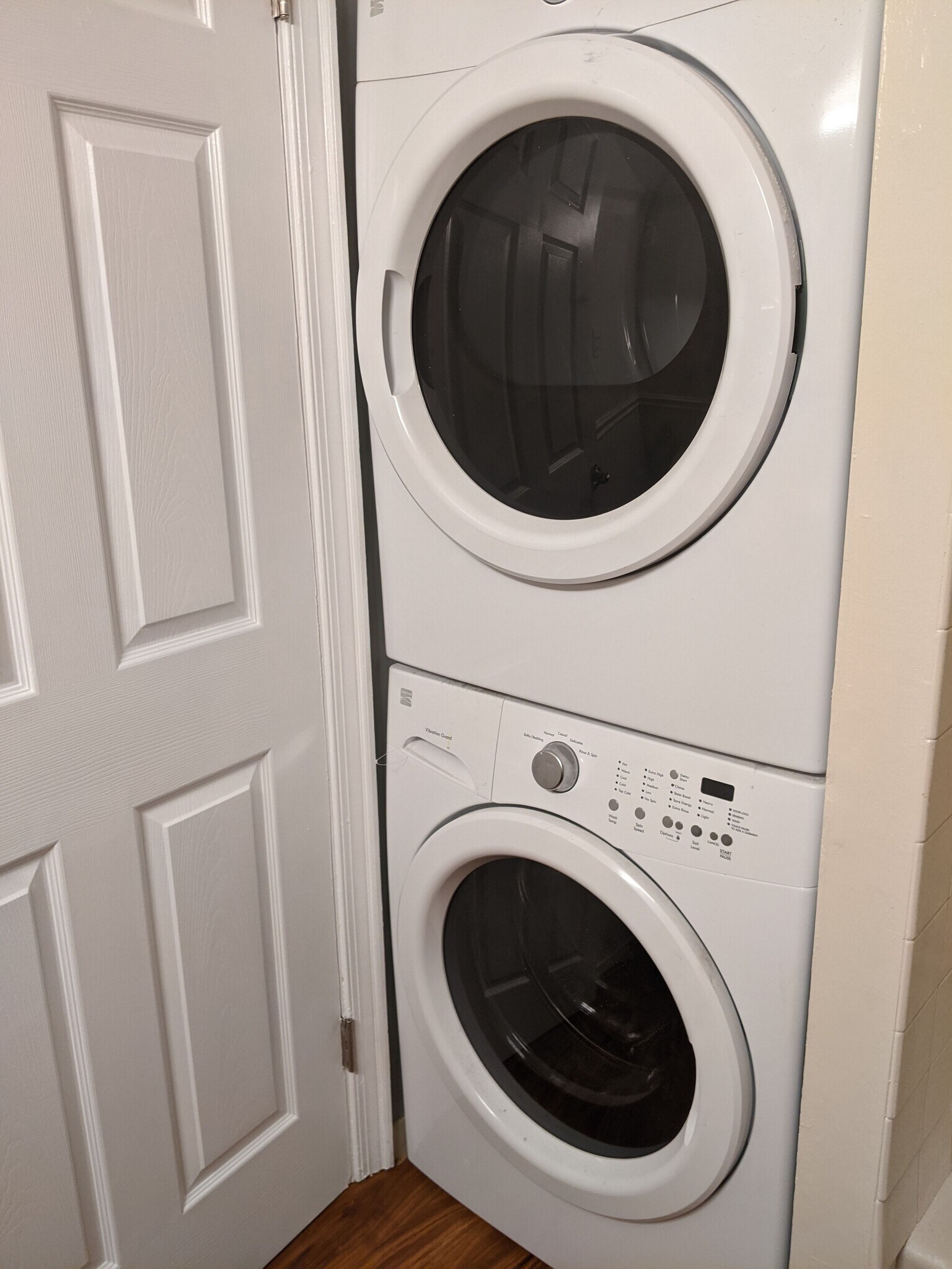 Washer/dryer - 19 Oakridge Dr