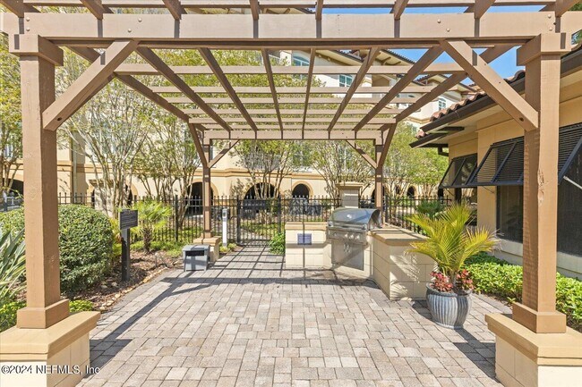 Building Photo - 4300 S Beach Pkwy