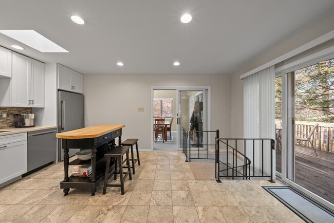 Building Photo - 438 Sylvan Dr