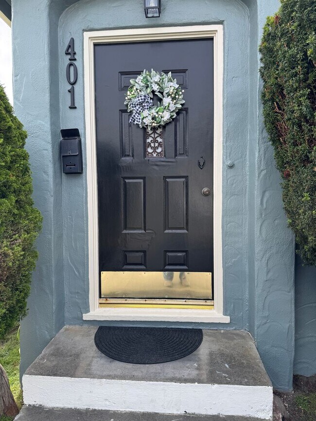 Building Photo - Pacific Grove Charmer
