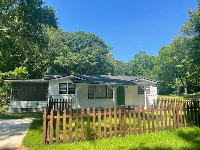 Building Photo - Charming Cottage on the Eastside Available Now