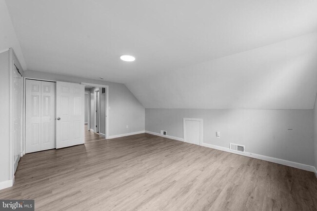 Building Photo - 12 Holbrook Ln