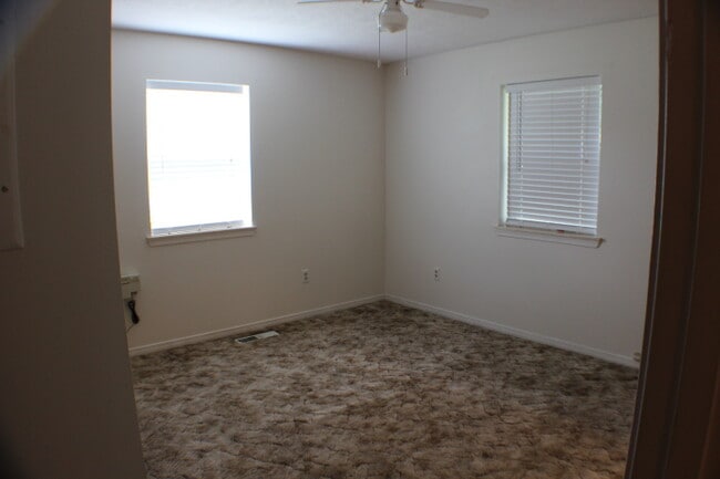 Building Photo - 1207 Red Bud Ave