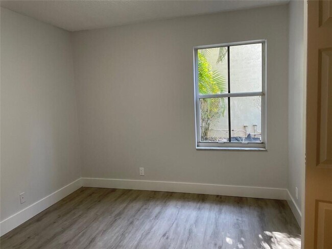 Building Photo - 4293 Laurel Ridge Cir