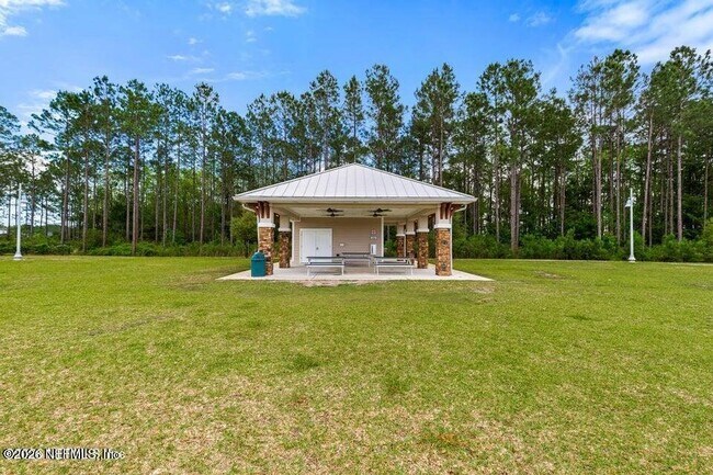 Building Photo - 260 Brandon Lks Dr