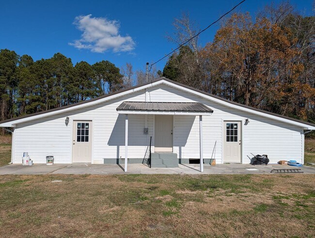 Primary Photo - Newly remodeled 2 Bedroom 1 Bath located in Evergreen NC