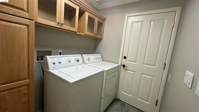 Building Photo - 101 Shady Ln