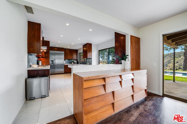 Building Photo - 2431 Carman Crest Dr